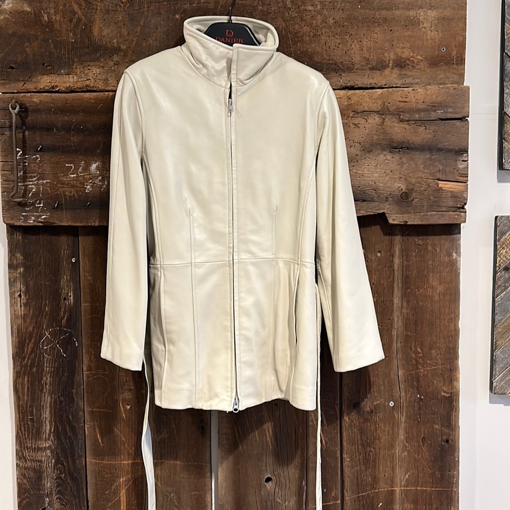 Women’s White Cream leather jacket by Danier Leather.  Petite size US 0-2